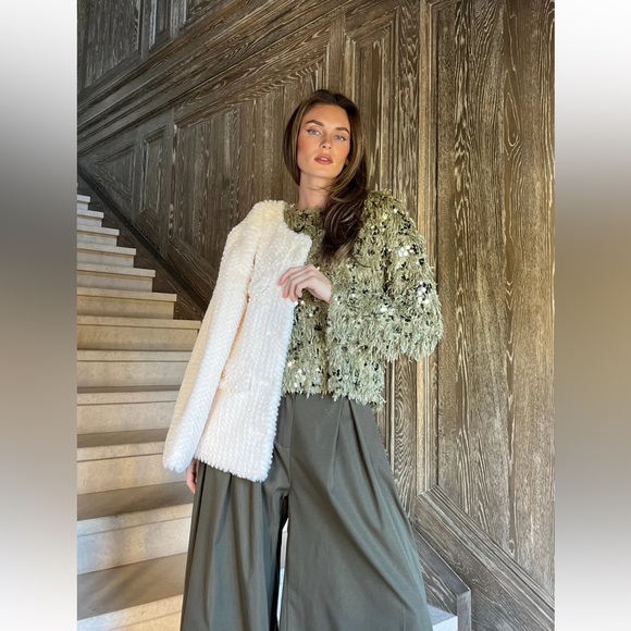 Women’s Green NWT Fuzzy Garland Sweater with Sequins - Picture 5 of 6